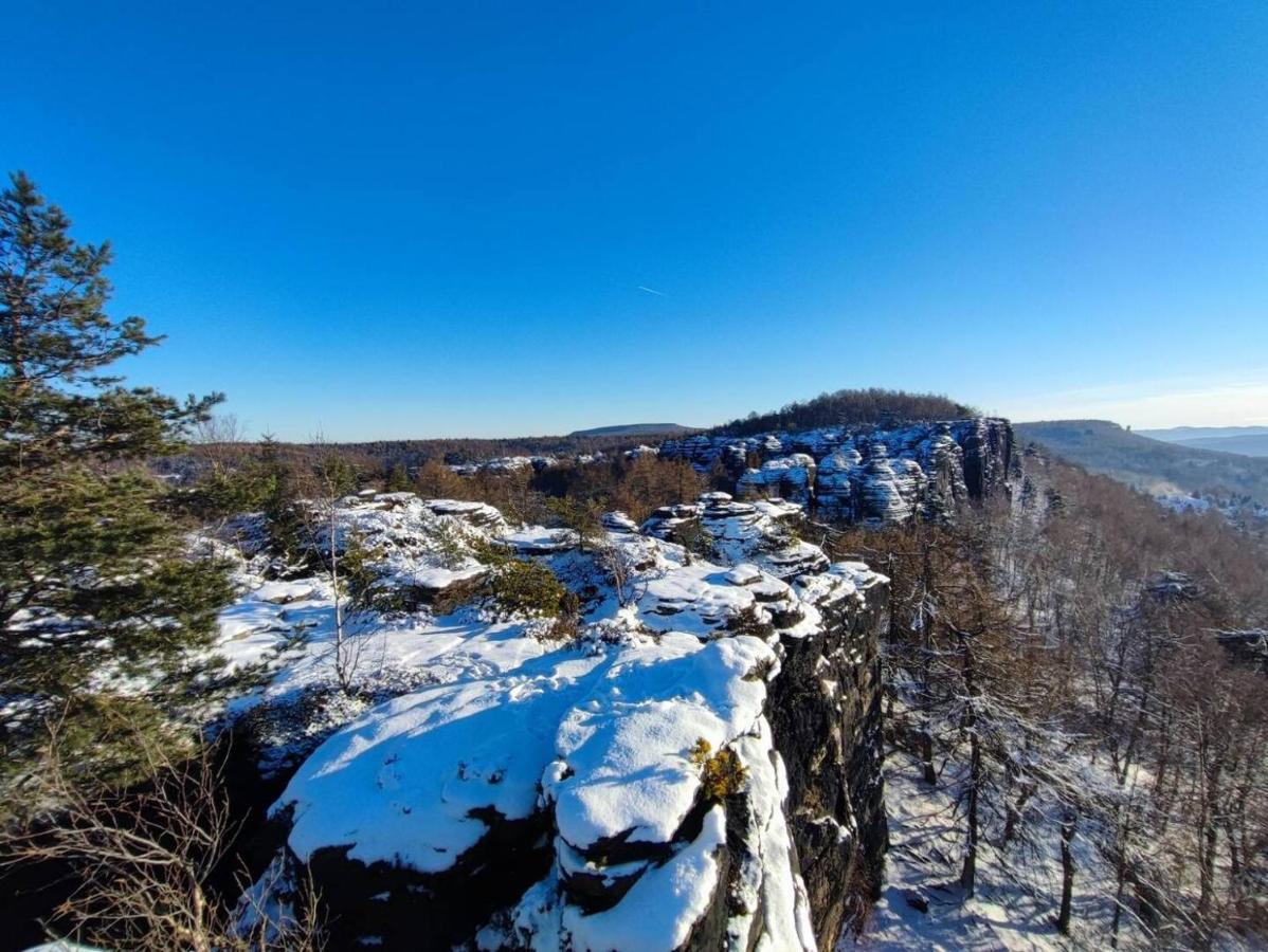 Lovely Fully-Equipped Studio In Tisa Village. Rocks Only 5 Minutes Walk Екстер'єр фото