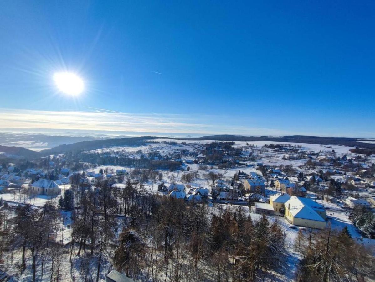 Lovely Fully-Equipped Studio In Tisa Village. Rocks Only 5 Minutes Walk Екстер'єр фото